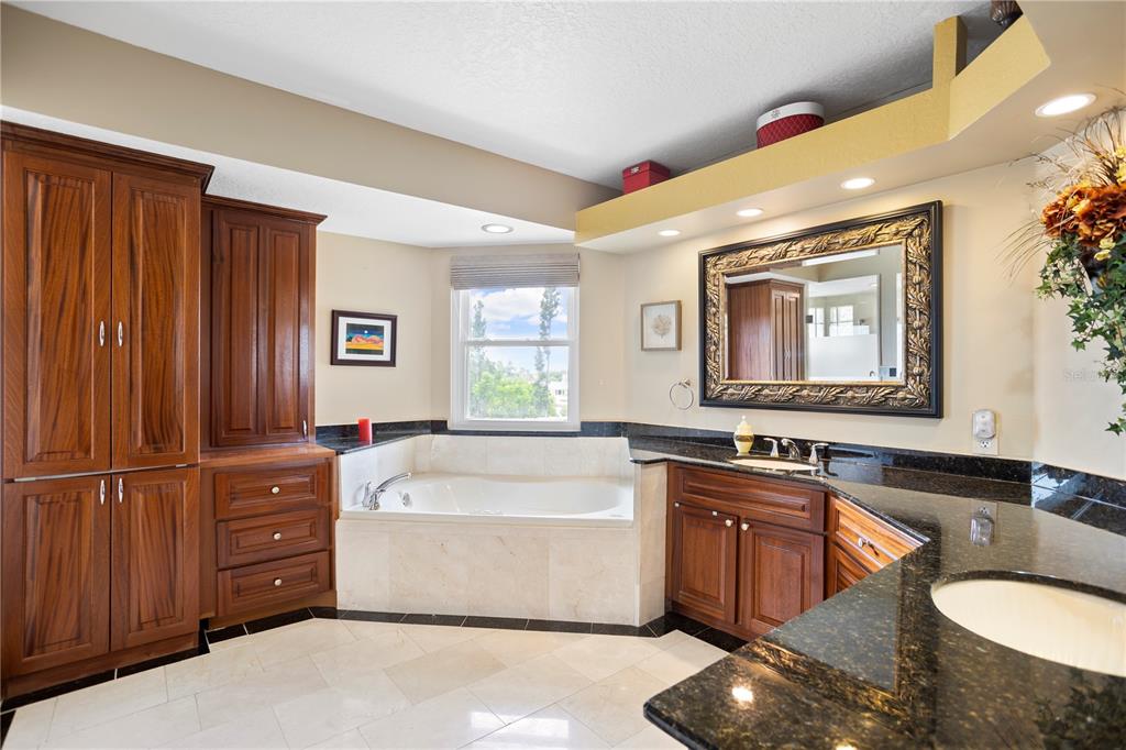 TIERRA VERDE - Residential