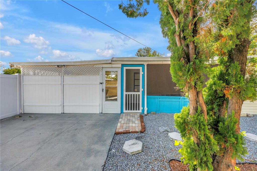 Photo of 844 Brookwood Drive S, St Petersburg, FL 33707 (MLS # TB8447026)