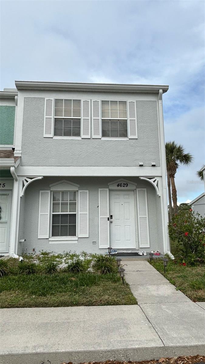 Gorgeous lakefront townhome Two bedrooms, two baths and a half bath located behind the gates of Sabal Key,Centrally located in Bradenton near Sarasota, this well appointed townhome presents an opportunity for Florida living at an affordable price Perfect for a Family to live in Full Time, but also Great for Snowbirds that are here Seasonally or Investors, No rental restrictions .The Neighborhood has a Large Community Pool, a Large Clubhouse for Parties, Tennis Courts, a Basketball Court, and a Playground. Centrally Located in the Bradenton Area You Will have Plenty of Shopping and Dining Options Nearby, Along with Easy Access to I-75 and US 301. Step into a meticulously maintained fully furnished turnkey townhouse-style property that includes two bedrooms, two and one-half bathrooms, and an inviting 1,150 square feet of heated living space. As you enter, you'll see the difference in quality finishes compared to similar townhomes offered for sale.
Great rental policy also makes this a good investment or second home. Pets are allowed. There is no rental restrictions