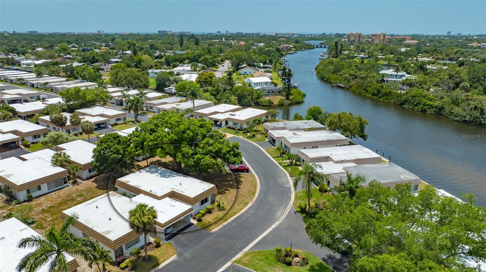2016 RIVERBLUFF PARKWAY V328