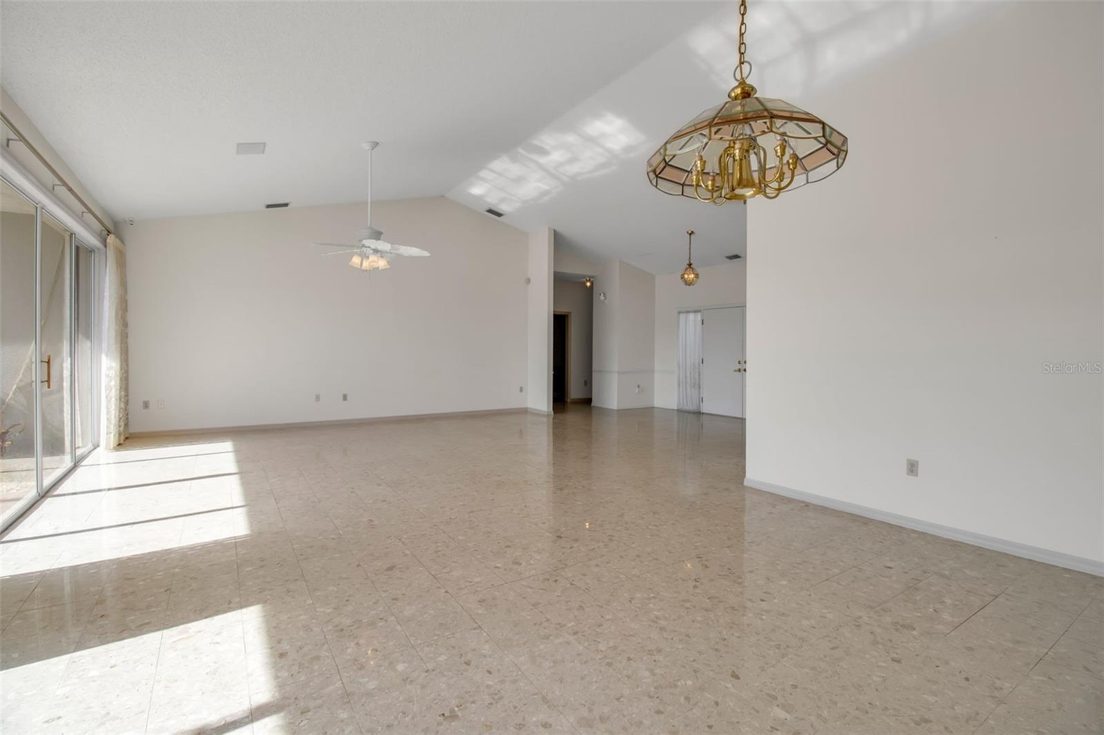 PALM COURT - Residential