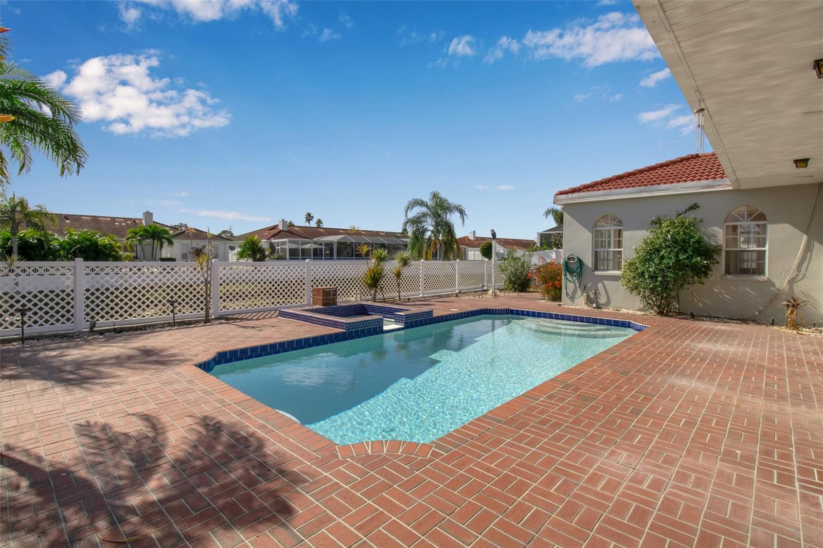 PALM COURT - Residential