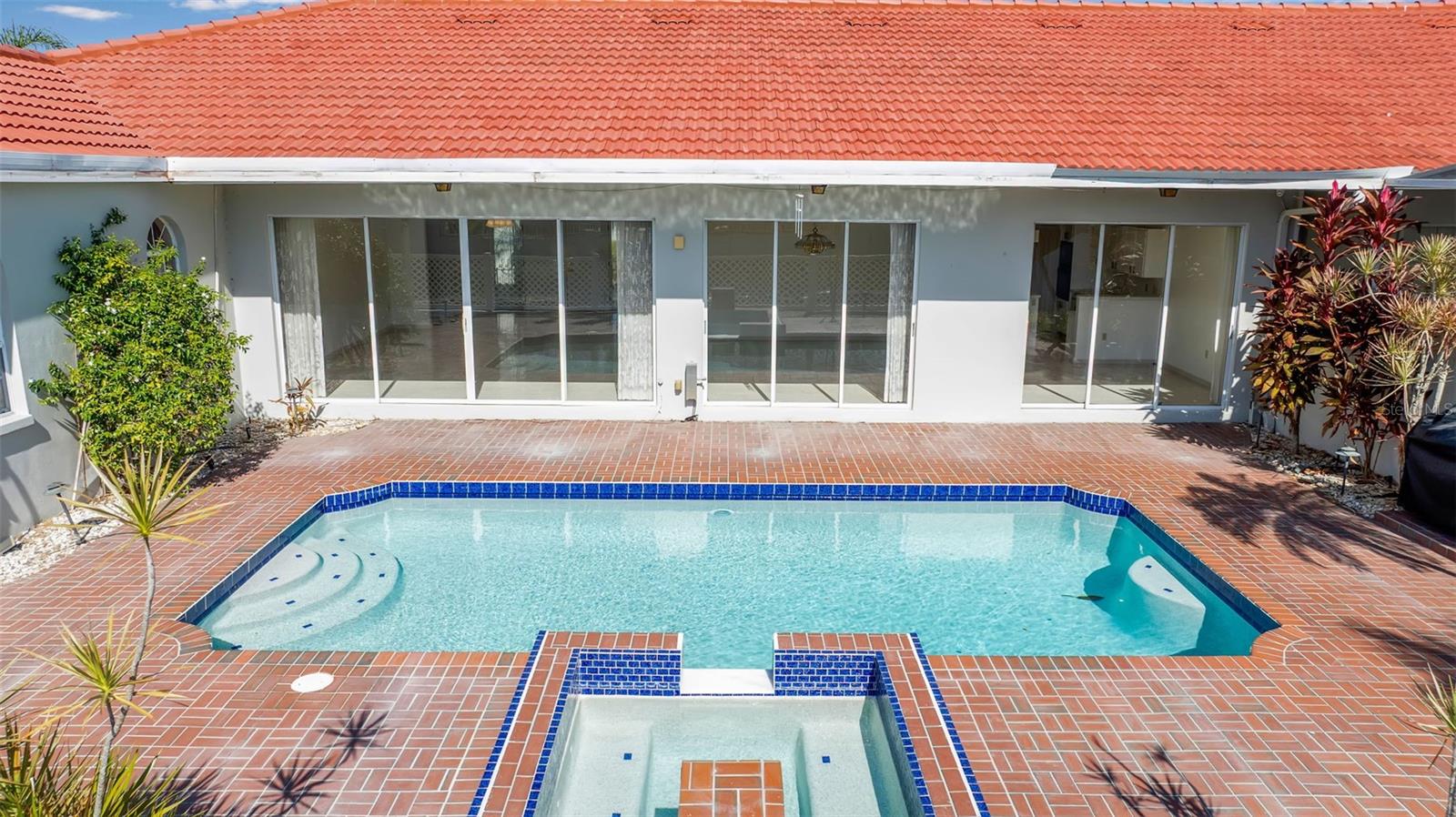 PALM COURT - Residential