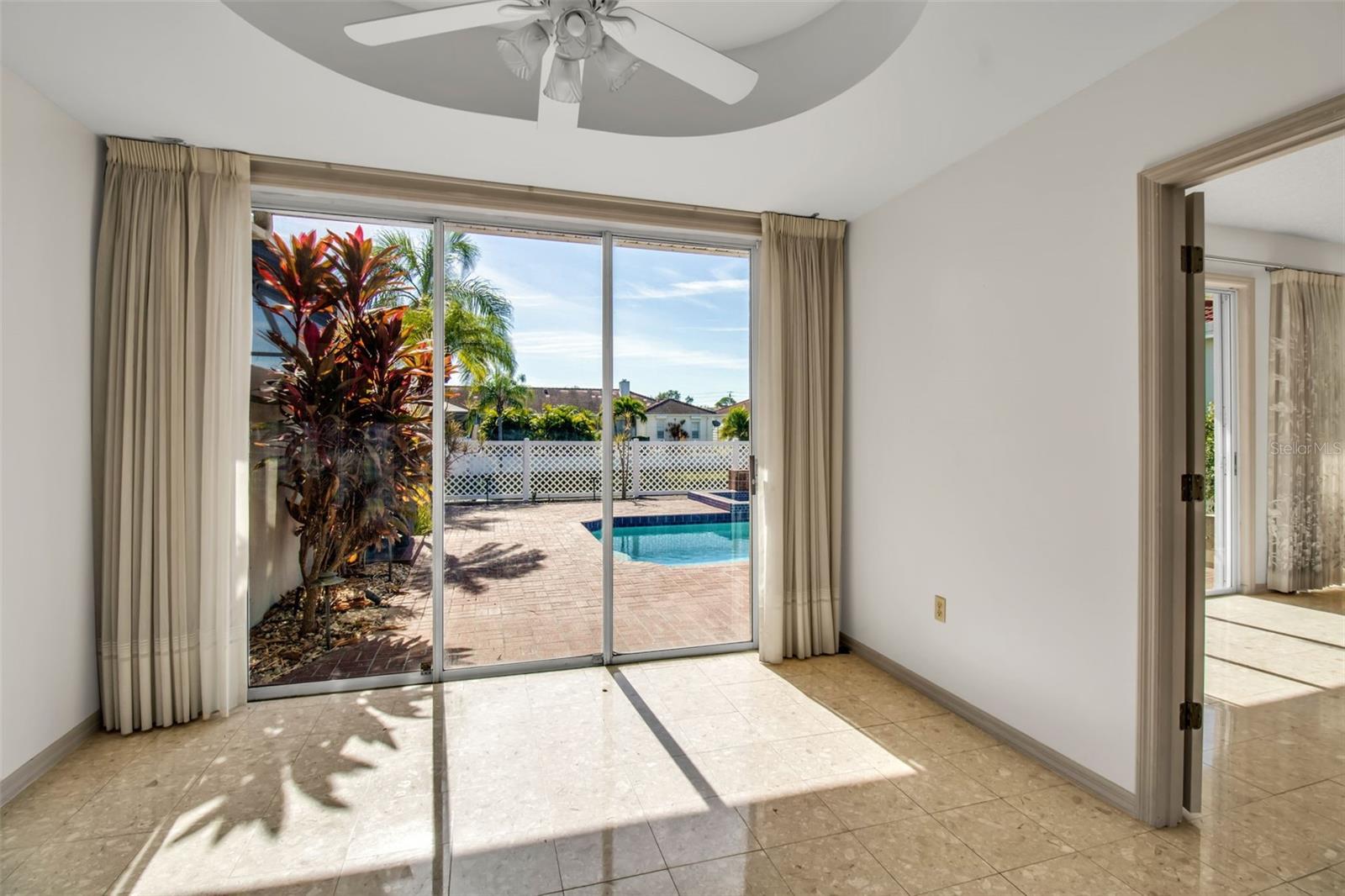 PALM COURT - Residential