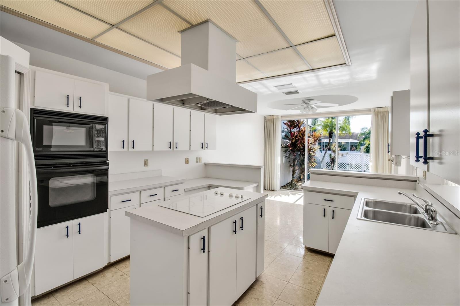 PALM COURT - Residential