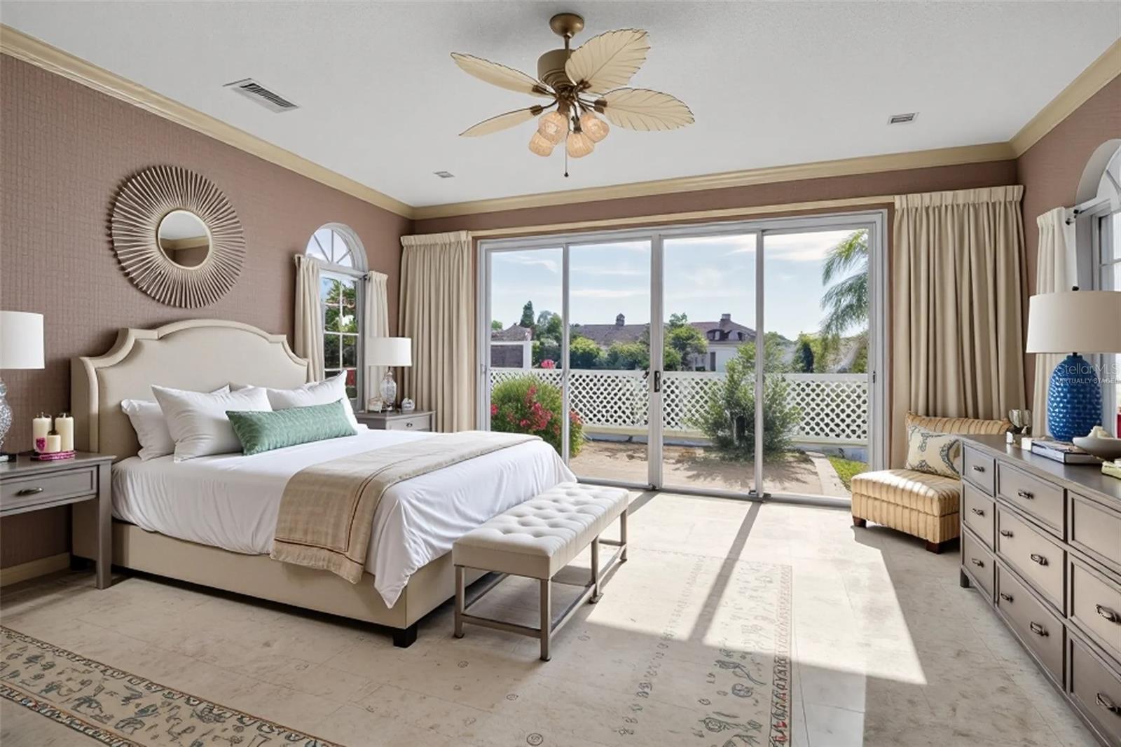 PALM COURT - Residential