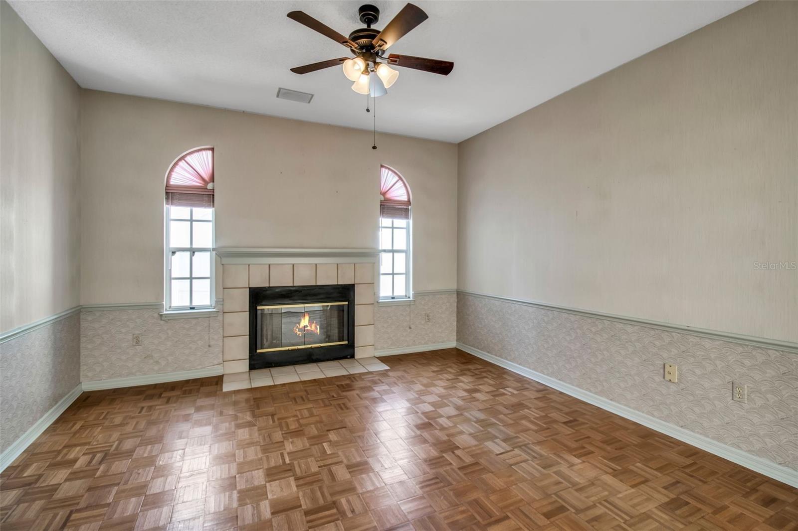 PALM COURT - Residential