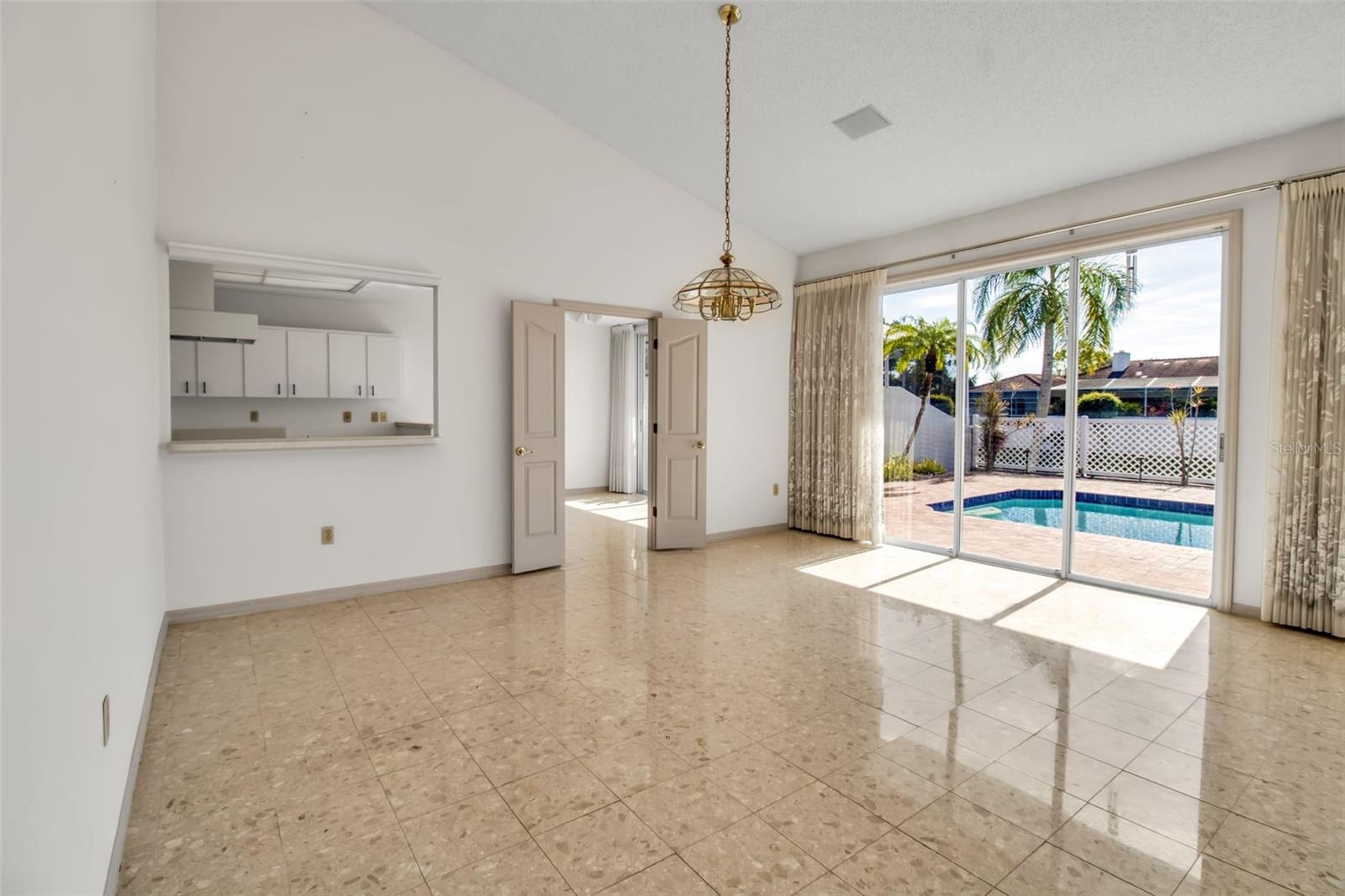 PALM COURT - Residential