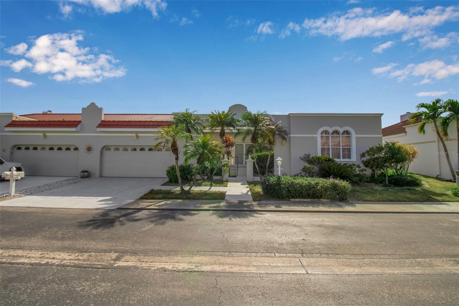 PALM COURT - Residential