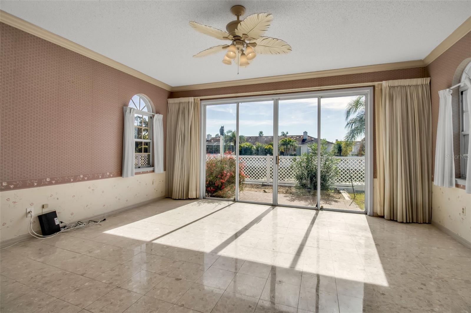 PALM COURT - Residential