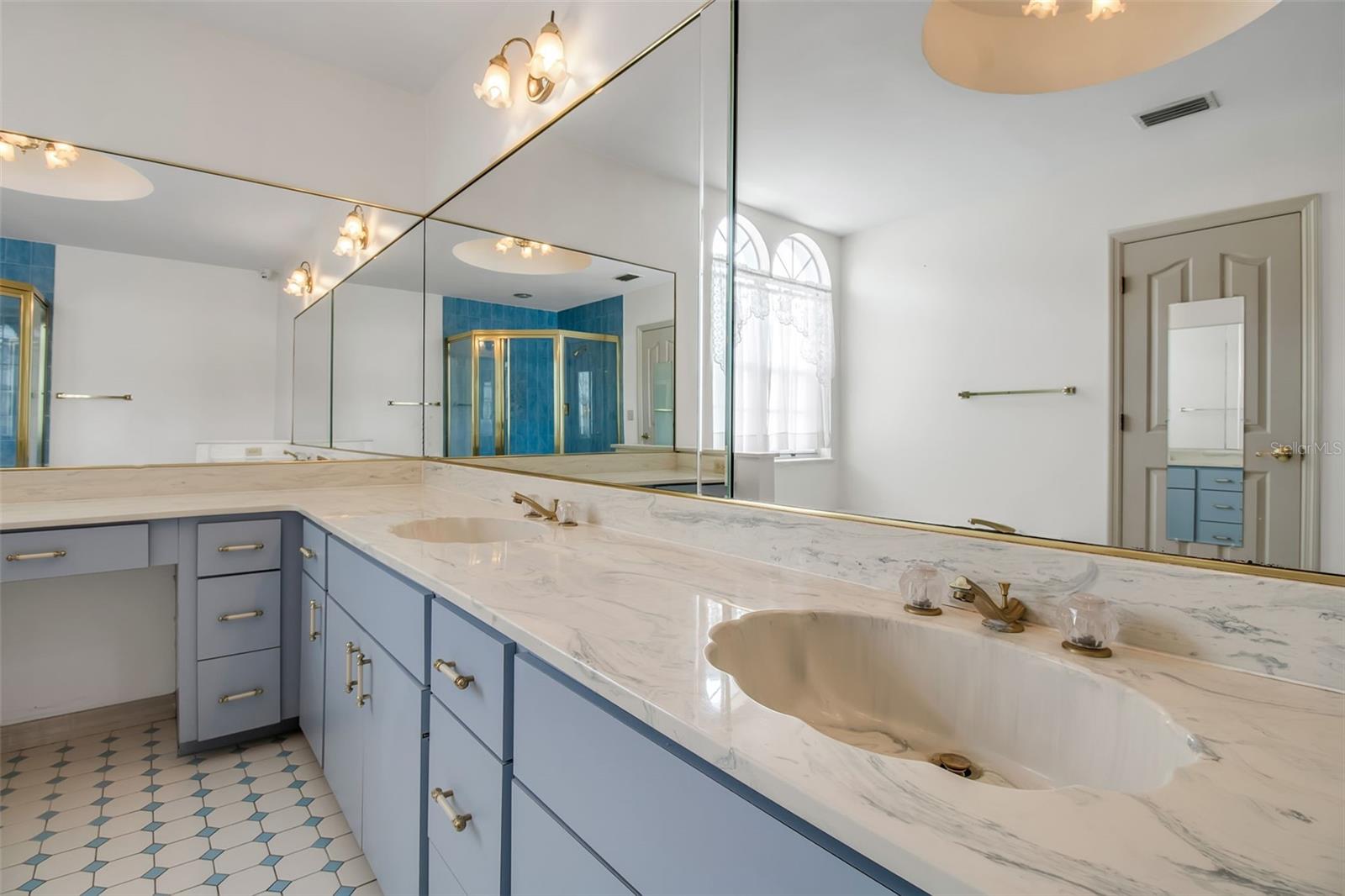 PALM COURT - Residential