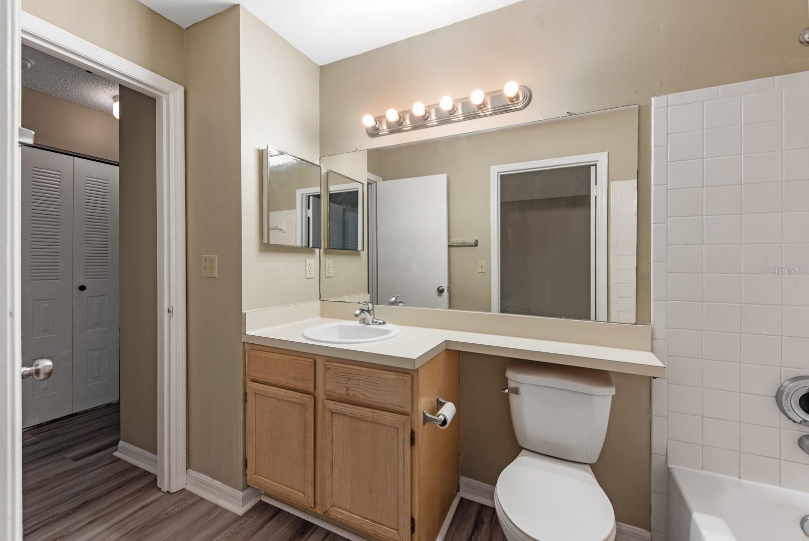 VINTAGE GRAND - Residential Lease