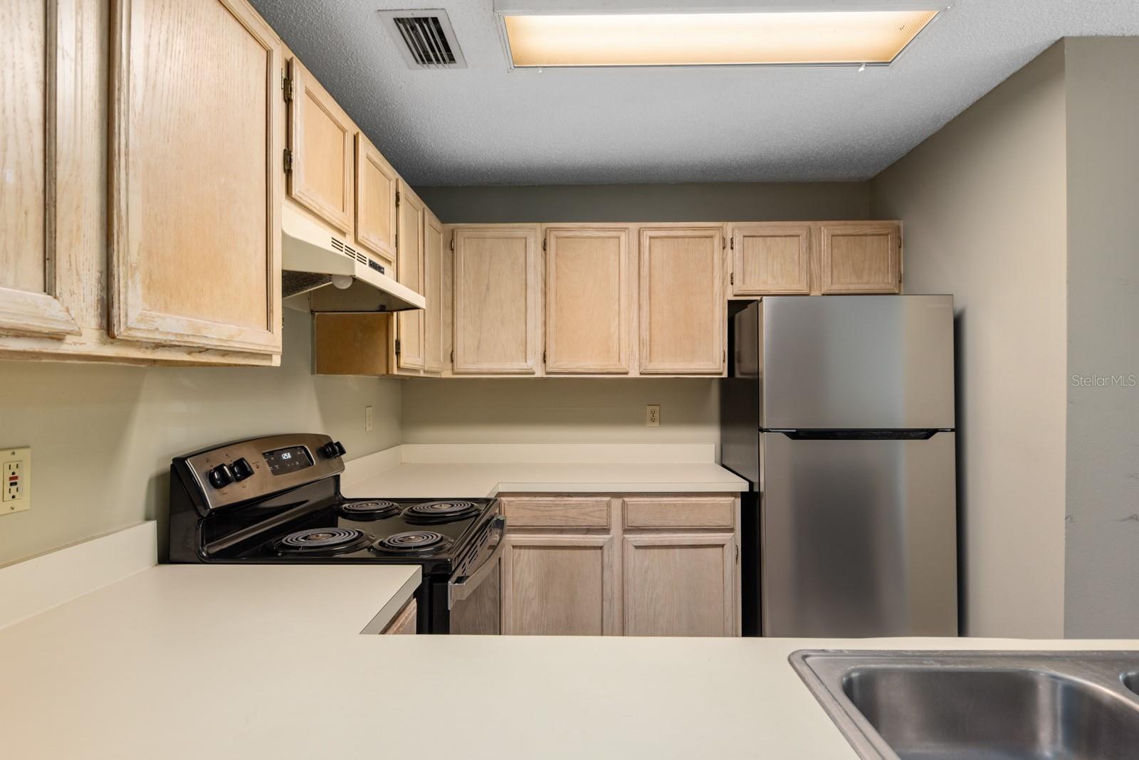 VINTAGE GRAND - Residential Lease
