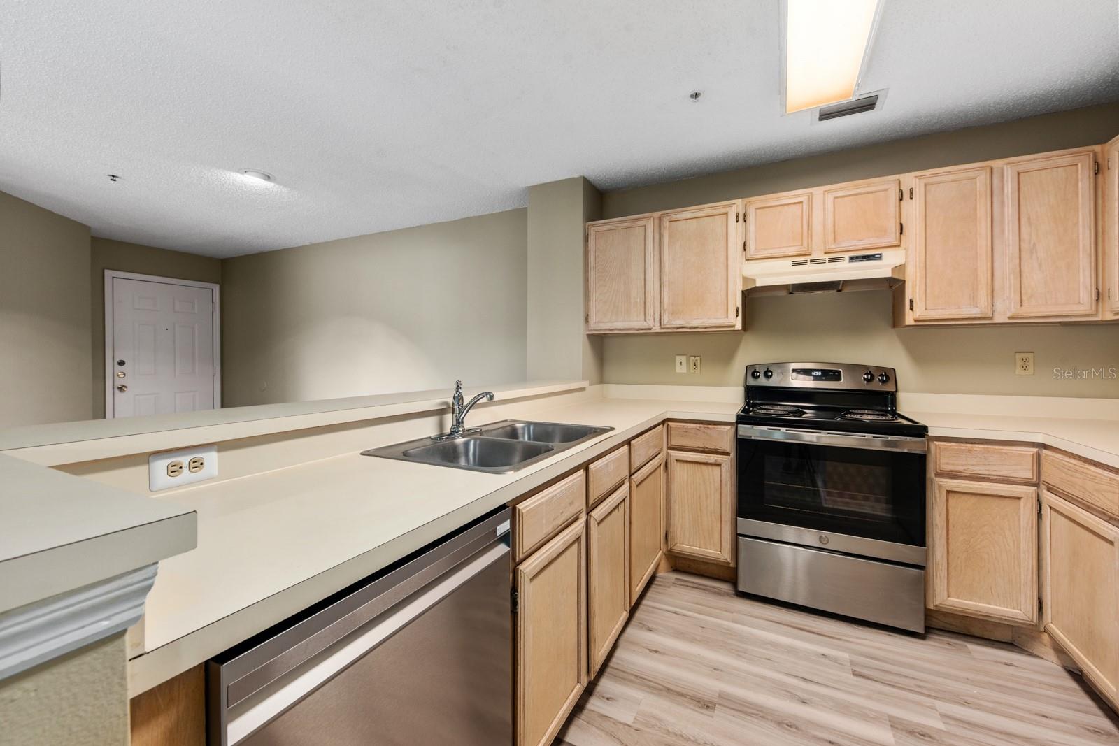 VINTAGE GRAND - Residential Lease