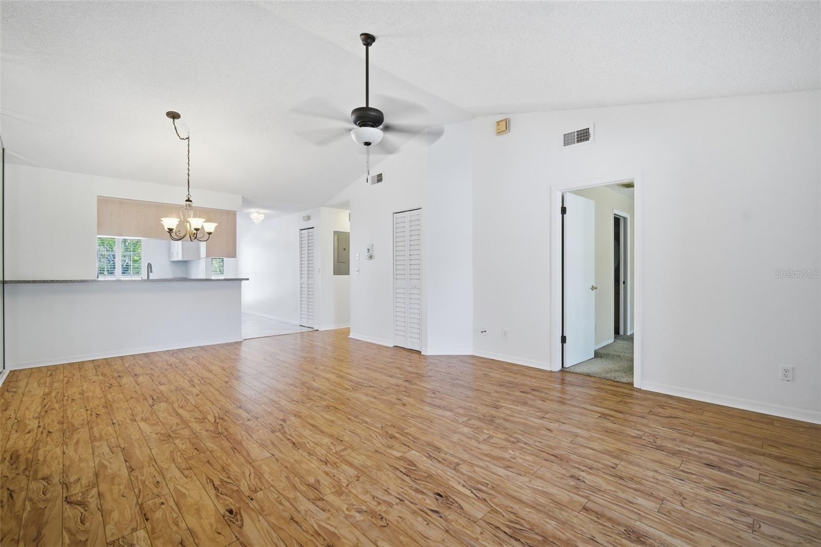 THE KNOLLS OF KINGS POINT II A - Residential