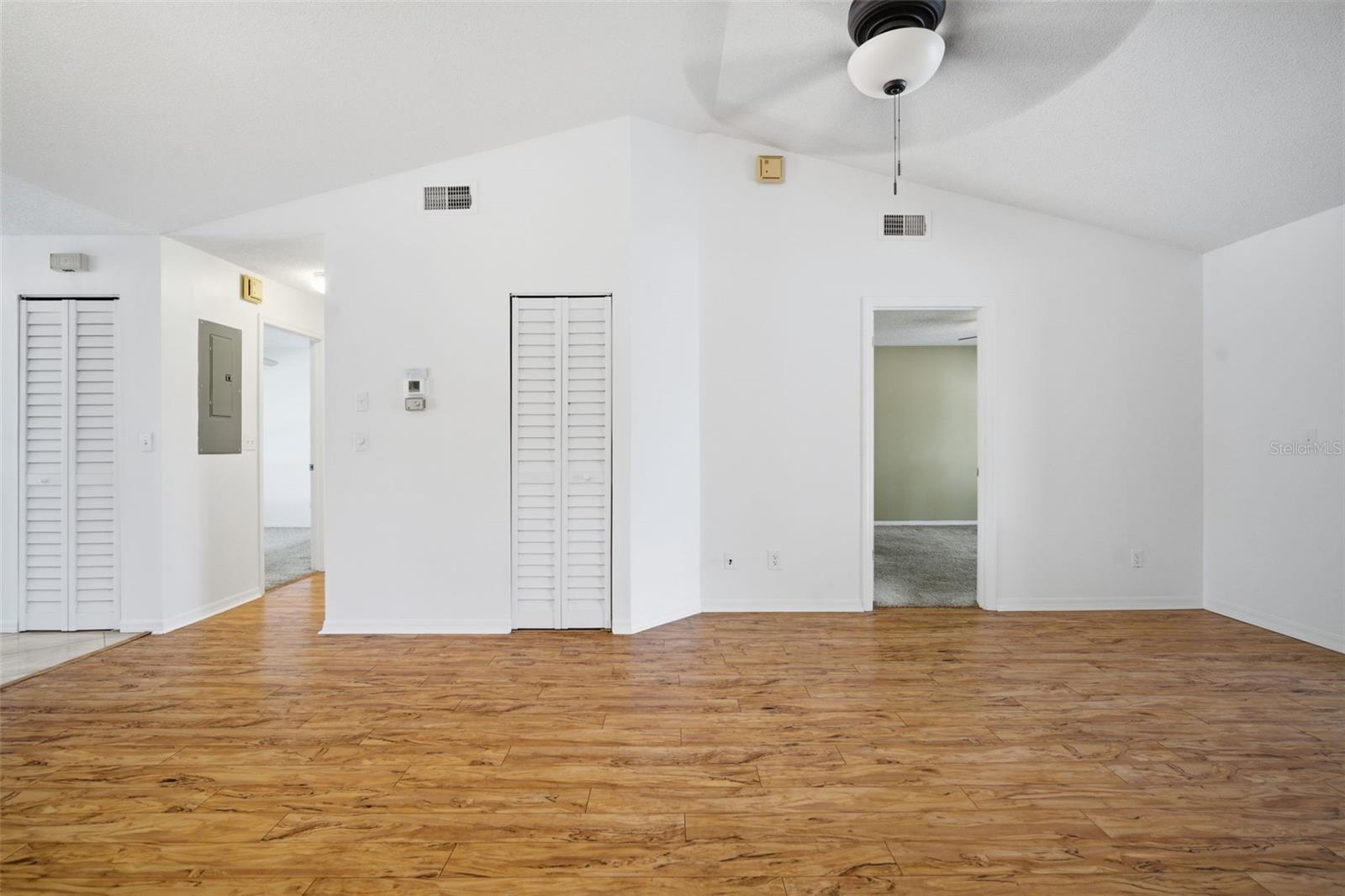 THE KNOLLS OF KINGS POINT II A - Residential