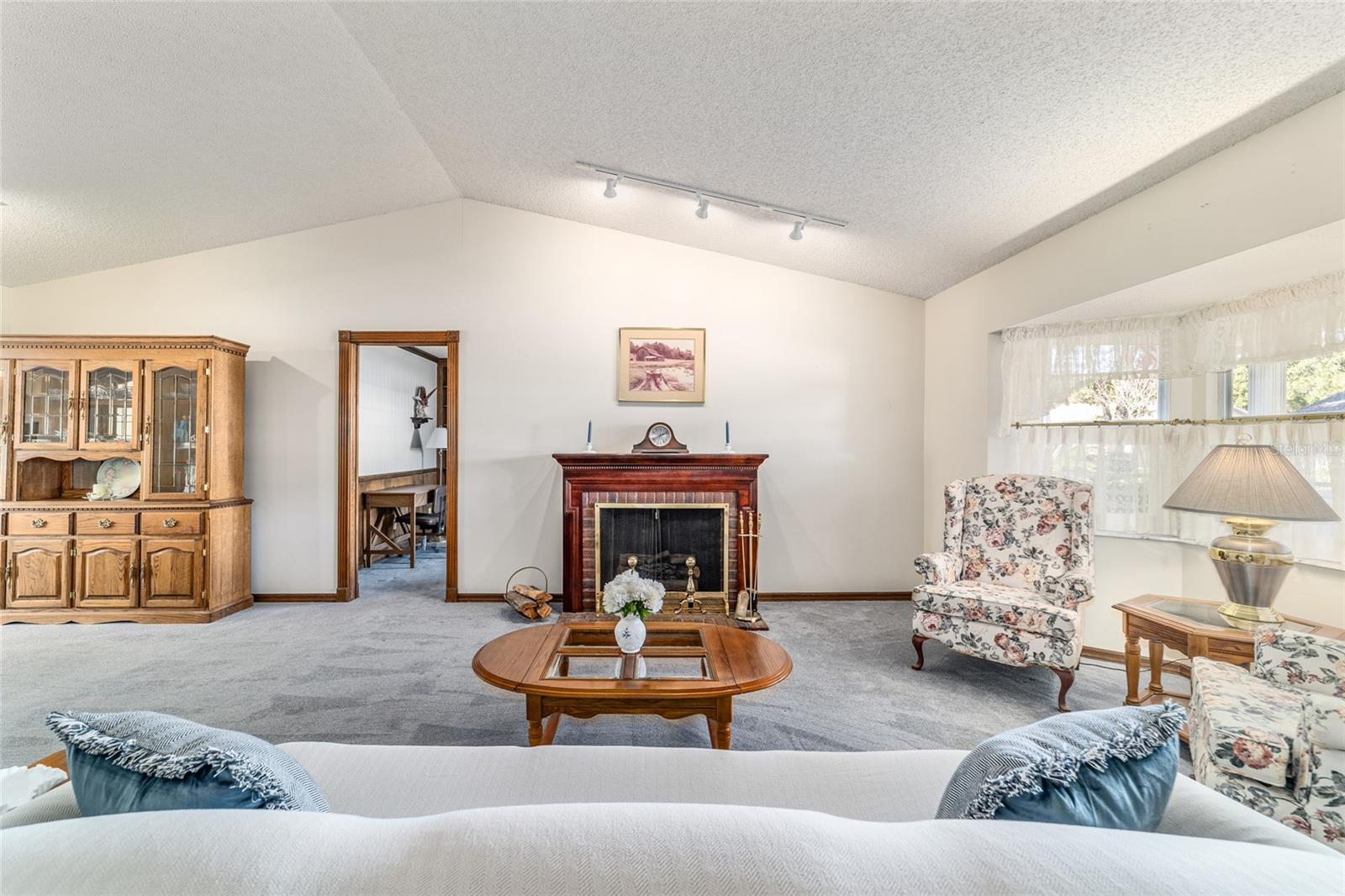 ON TOP OF THE WORLD - Residential