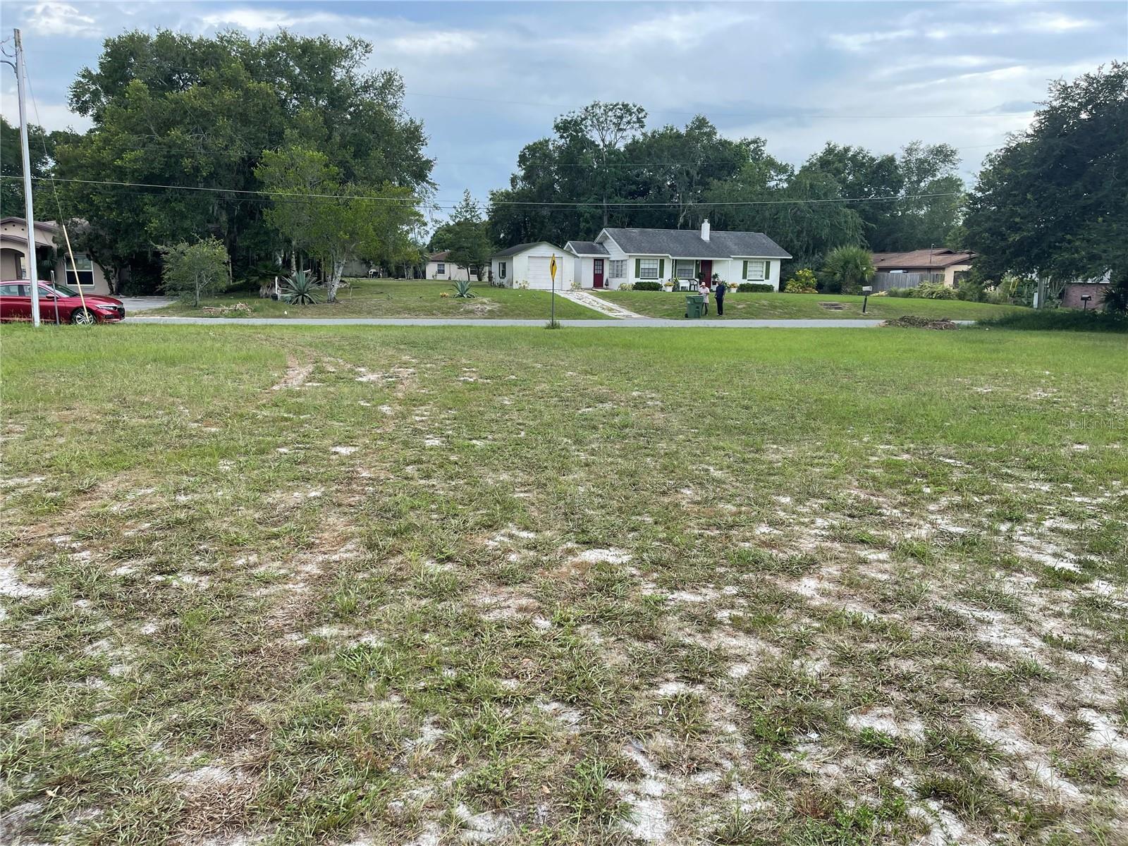 A fantastic chance to own a 7,141 Sq. Ft. lot for your new home or investment. Conveniently situated near downtown Leesburg and Leesburg Regional Hospital, this dry land comes with NEARBY PUBLIC UTILITIES - electric, water, and sewer. Don't miss the opportunity; see it today for a brighter future. Have a wonderful day!
