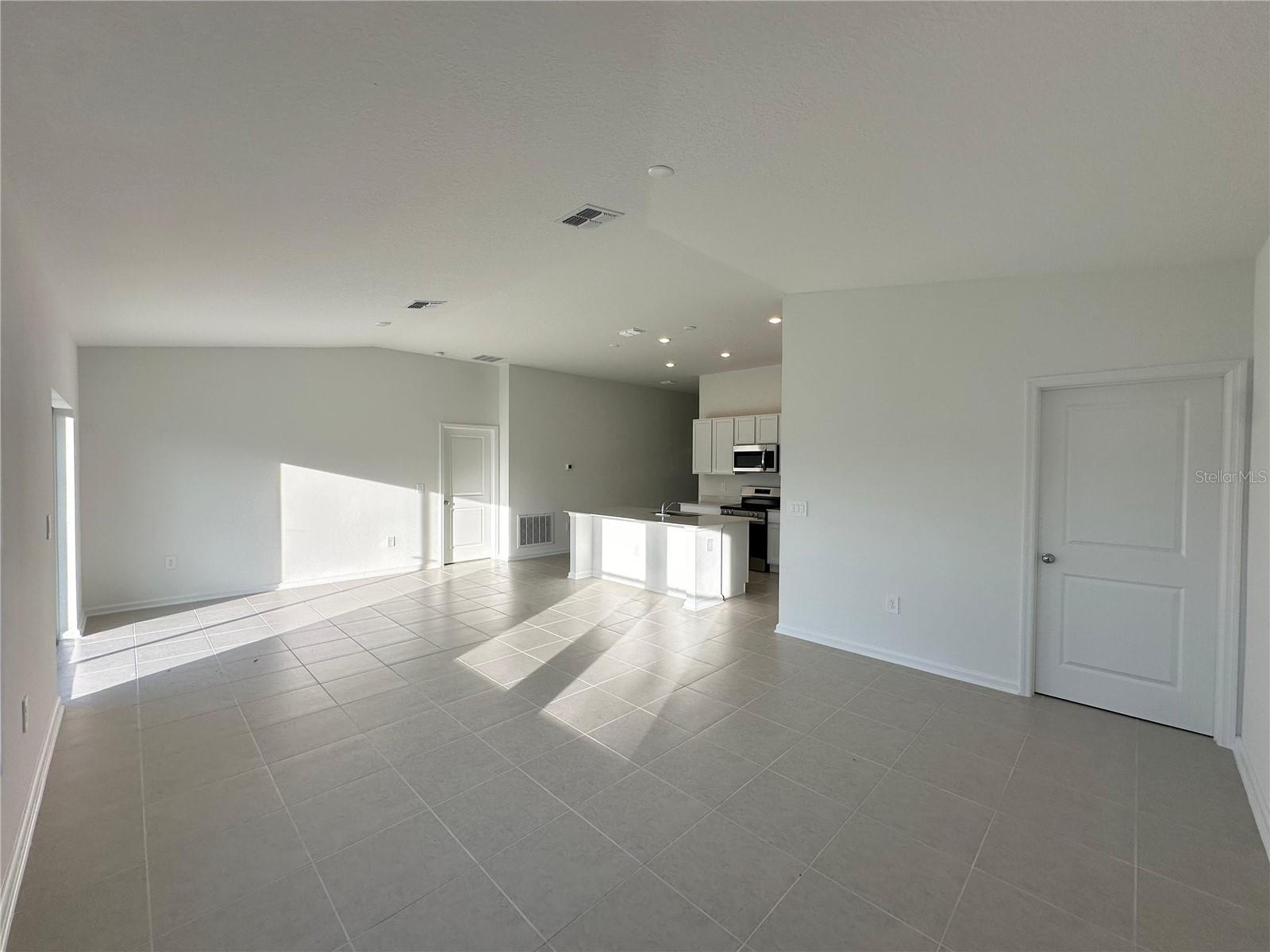 KNIGHTSBRIDGE PH 2 - Residential Lease