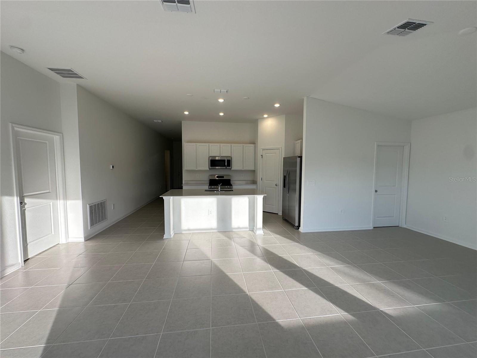 KNIGHTSBRIDGE PH 2 - Residential Lease