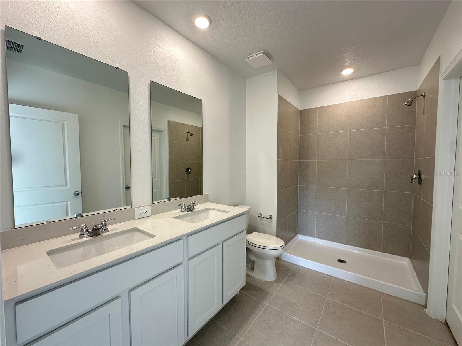 KNIGHTSBRIDGE PH 2 - Residential Lease