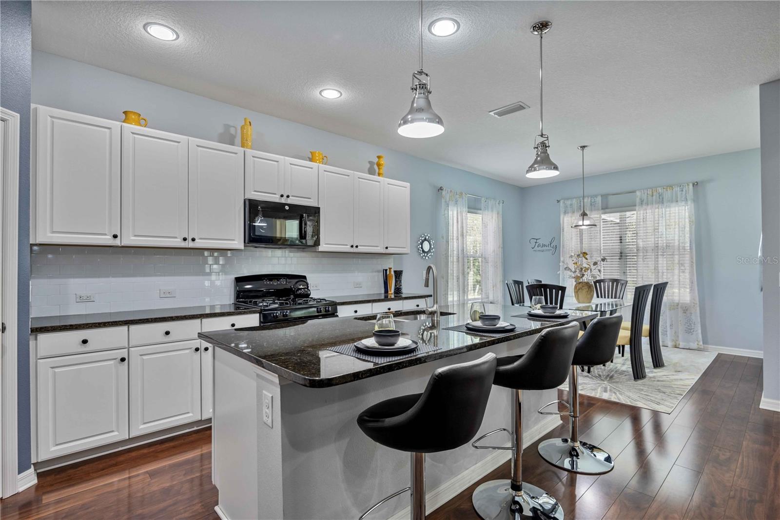 WINDWOOD - Residential