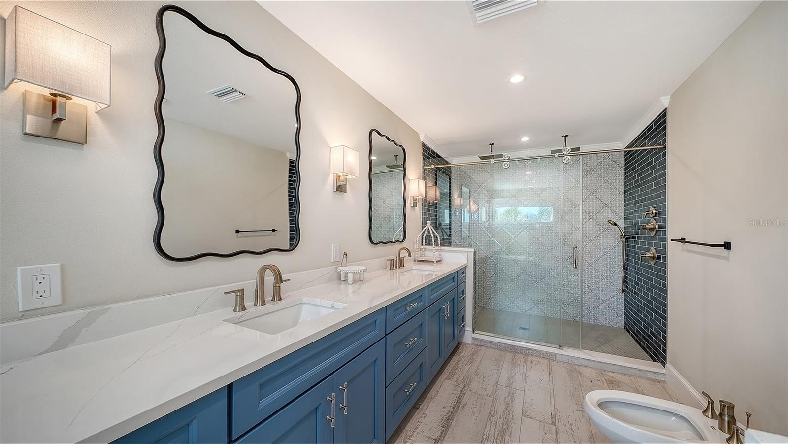 NORTH POINT HARBOUR UNIT THREE - Residential