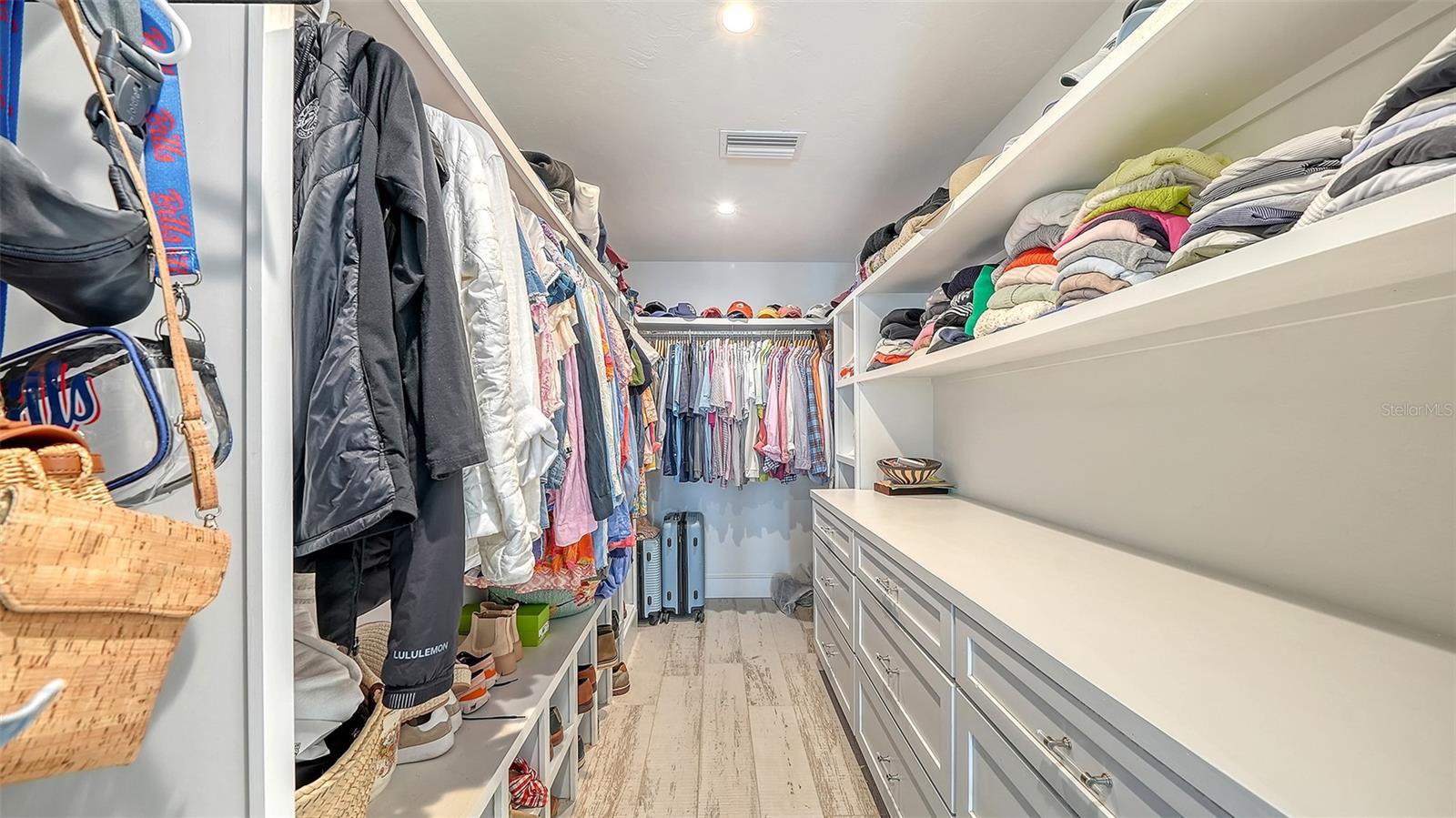 NORTH POINT HARBOUR UNIT THREE - Residential