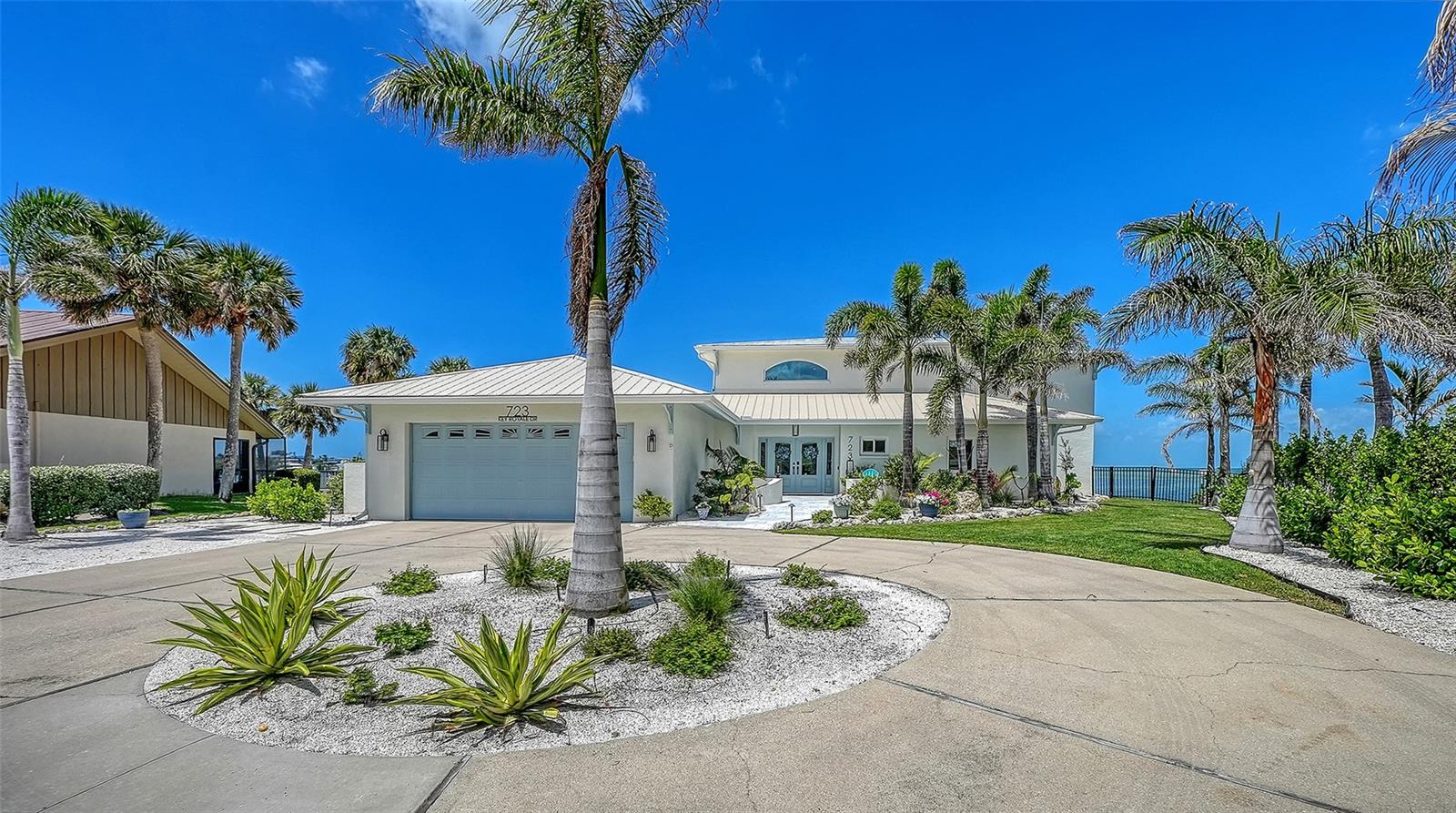 723 KEY ROYALE DRIVE