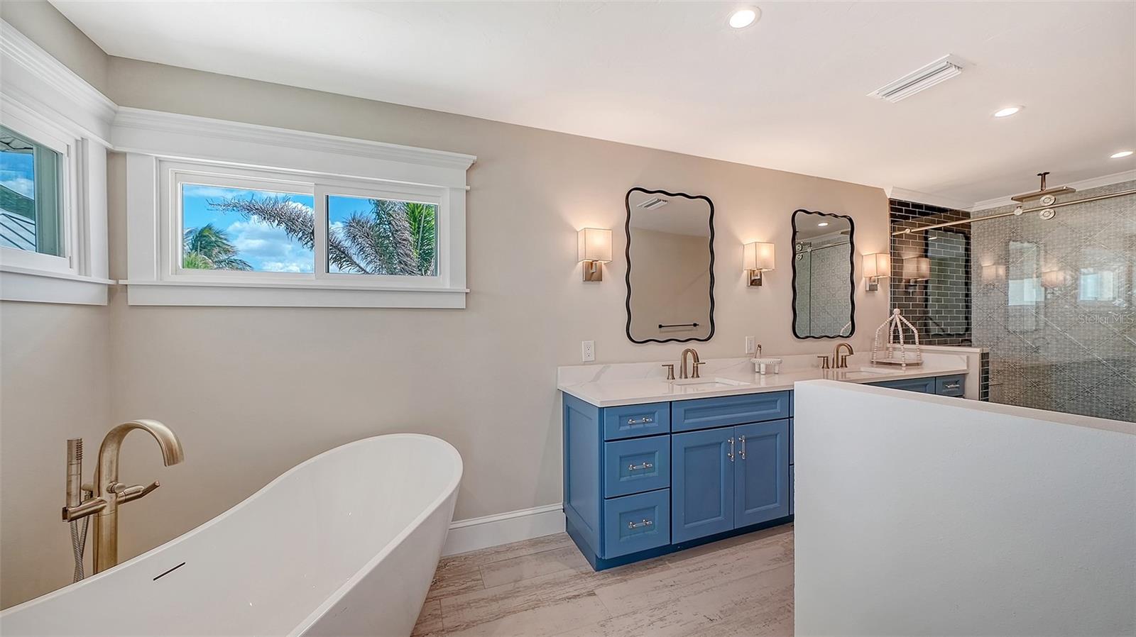 NORTH POINT HARBOUR UNIT THREE - Residential