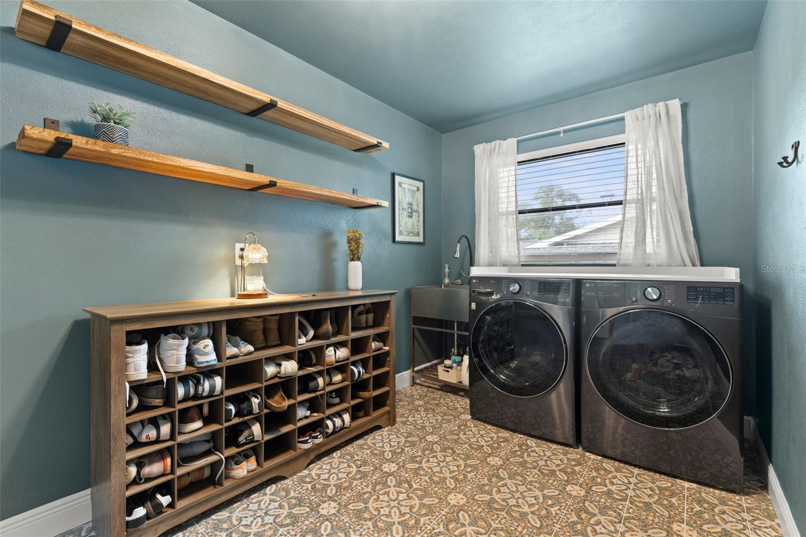 WESTLAKE VILLAGE - Residential