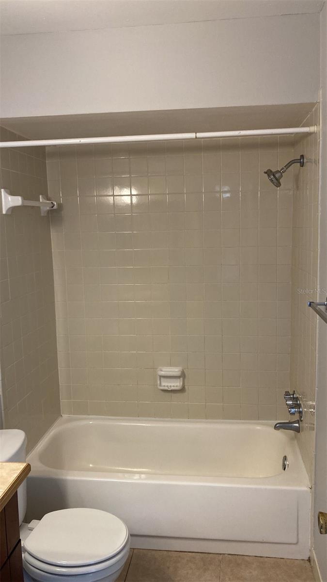 LA VENTURA A CONDO - Residential Lease