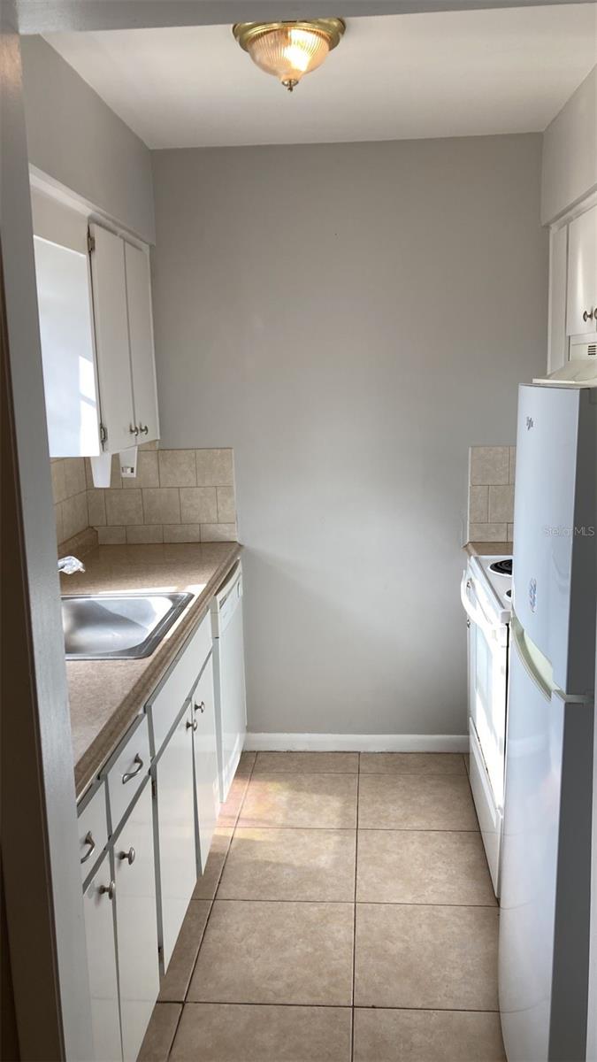 LA VENTURA A CONDO - Residential Lease