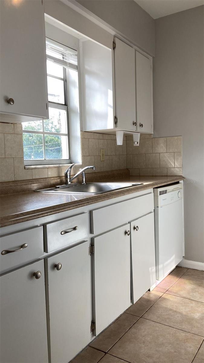 LA VENTURA A CONDO - Residential Lease