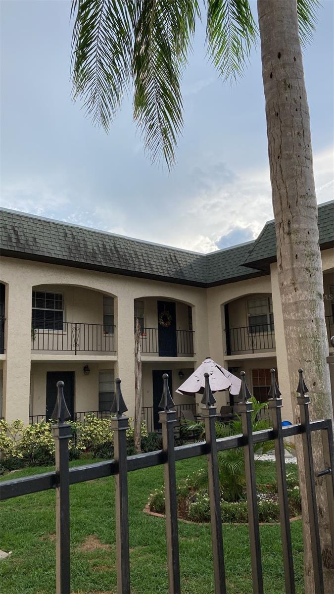 LA VENTURA A CONDO - Residential Lease