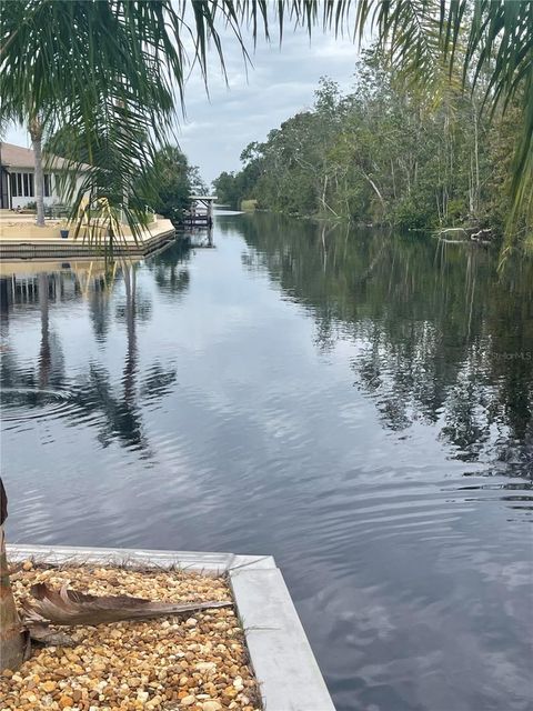 A home in TAVARES