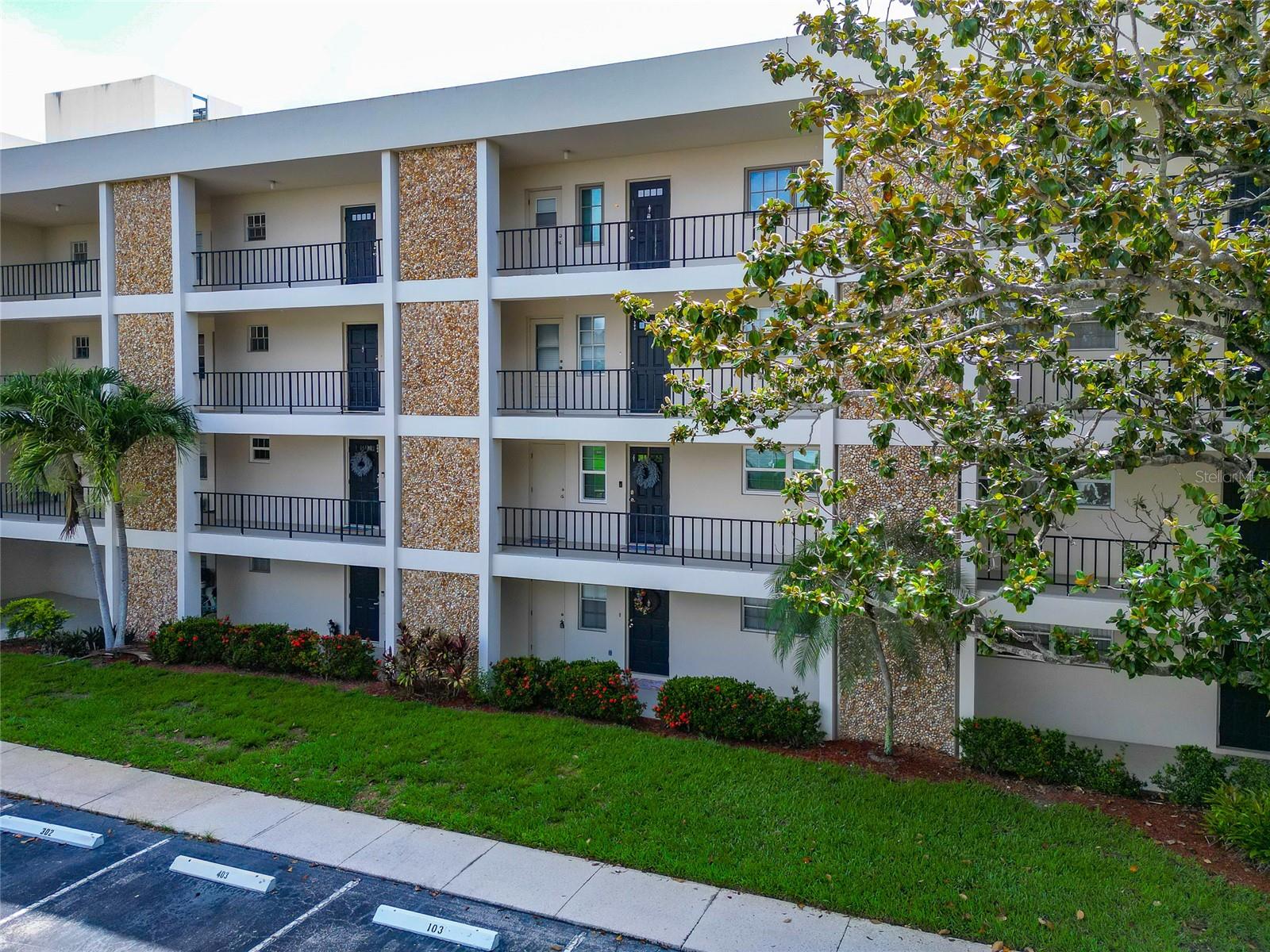 NO 1 PALM-AIRE DESOTO LAKES CC APT CONDO - Residential