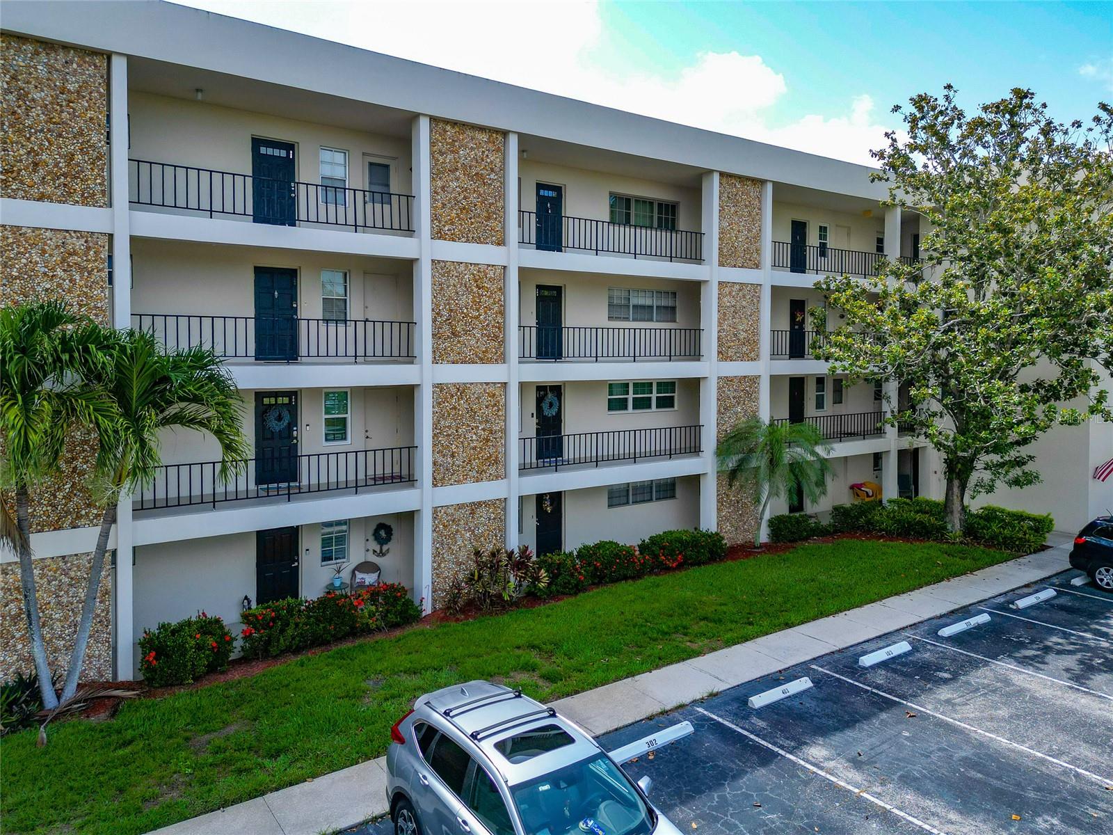 NO 1 PALM-AIRE DESOTO LAKES CC APT CONDO - Residential