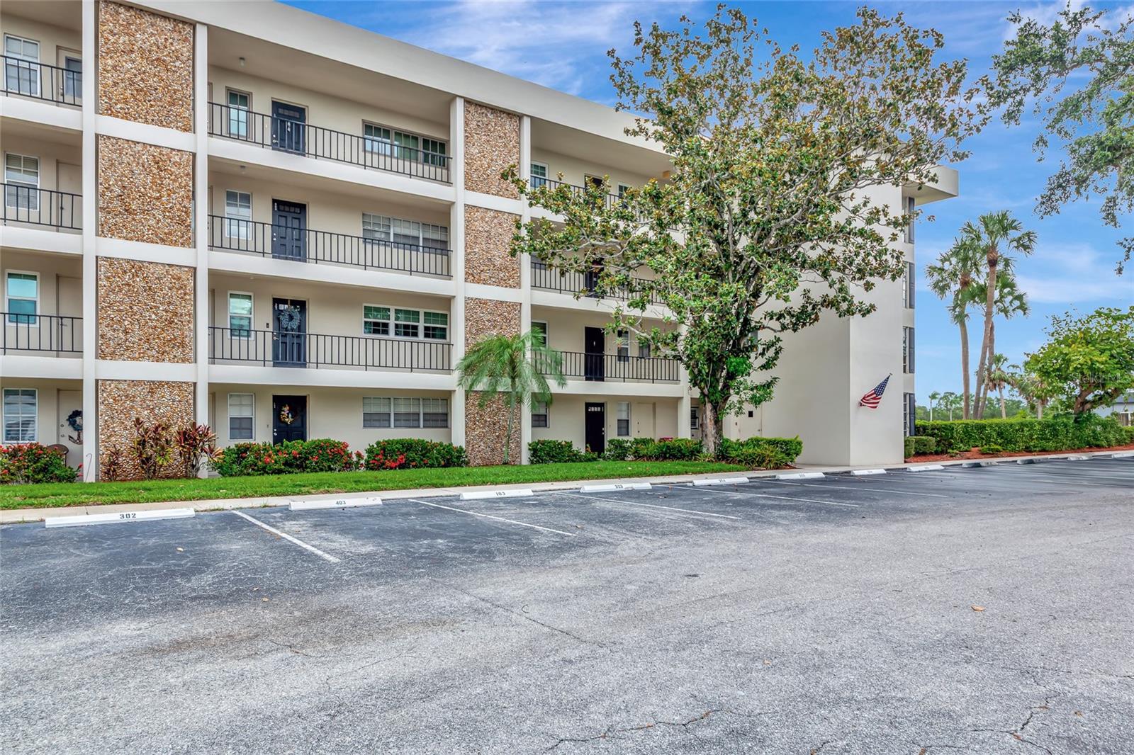 NO 1 PALM-AIRE DESOTO LAKES CC APT CONDO - Residential