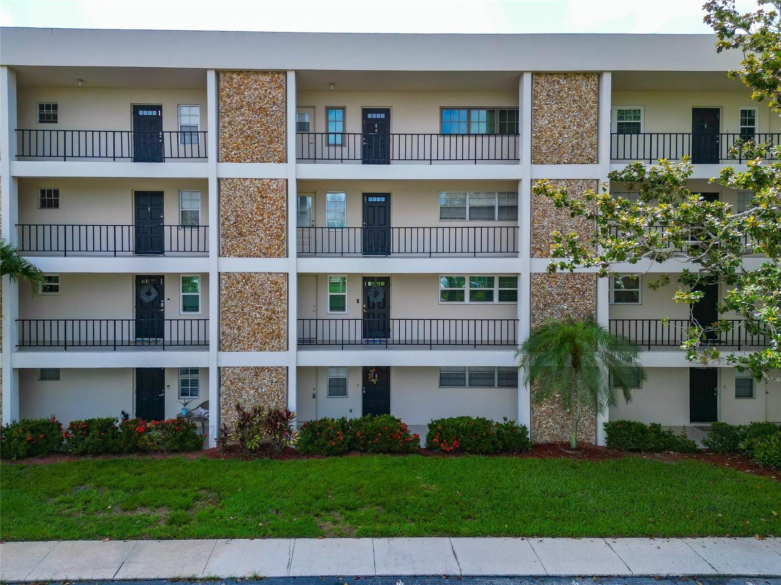 NO 1 PALM-AIRE DESOTO LAKES CC APT CONDO - Residential