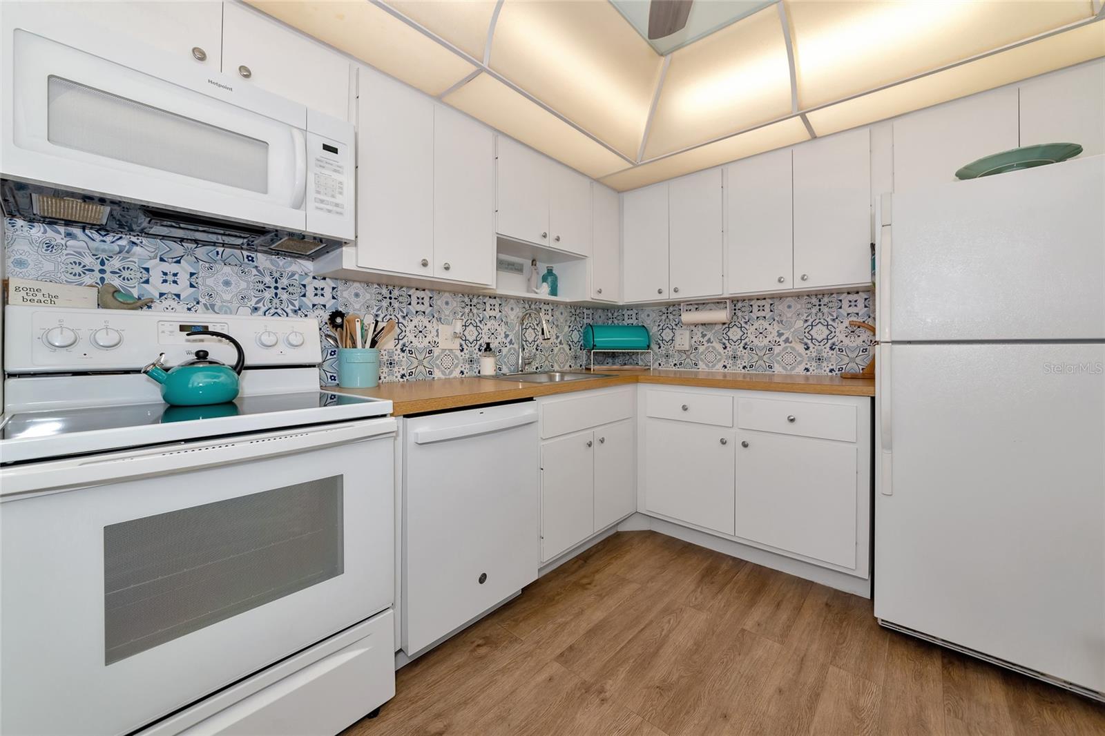 NO 1 PALM-AIRE DESOTO LAKES CC APT CONDO - Residential