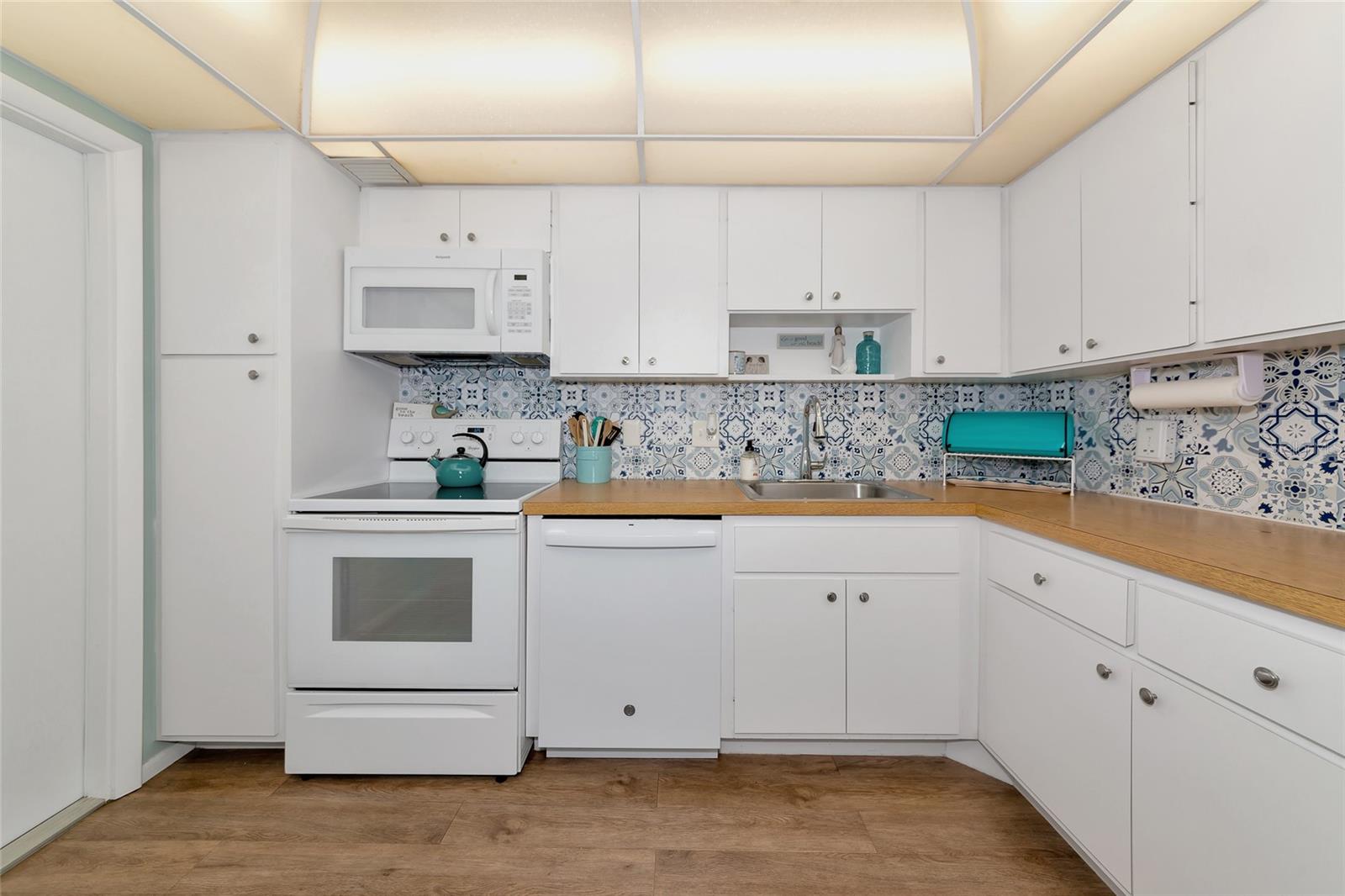 NO 1 PALM-AIRE DESOTO LAKES CC APT CONDO - Residential