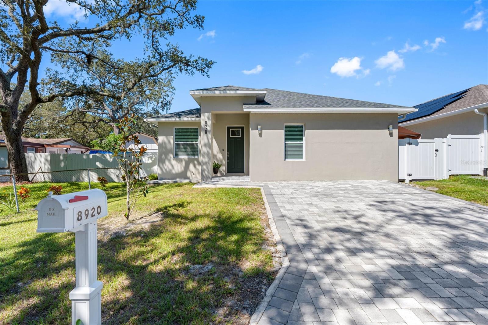 Unique Opportunity in Tampa: Double Income in One Property!
This modern home with 4 bedrooms and 3 bathrooms has it all: a spacious main residence and an additional apartment that gives you the possibility to generate extra income or keep your loved ones close while maintaining independence.
And the best part… forget about paying electricity bills thanks to its solar panels! It’s like your lucky day: a home that saves you money, provides double income, and offers the comfort of modern living in a prime Tampa location, close to restaurants, shops, parks, USF, Busch Gardens, and just minutes from Downtown.
Don’t miss this opportunity. Schedule your showing today and discover your next home with benefits few properties can provide.