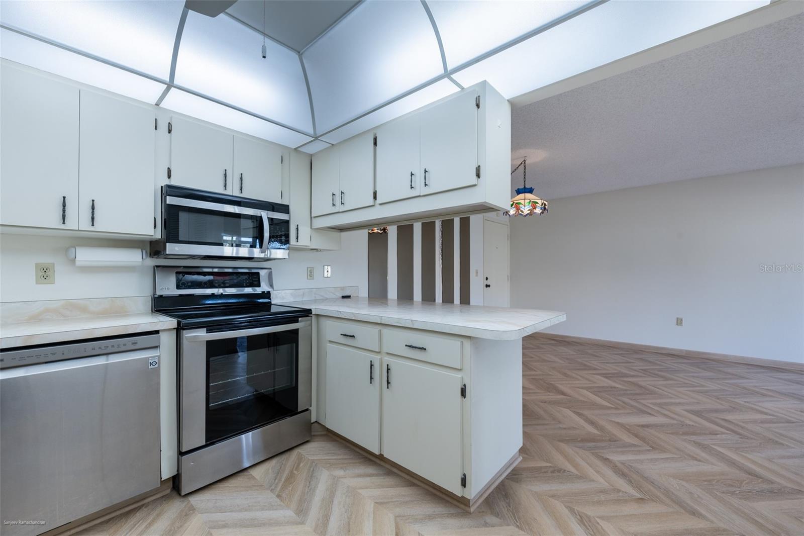 REGENCY HOUSE - Residential Lease