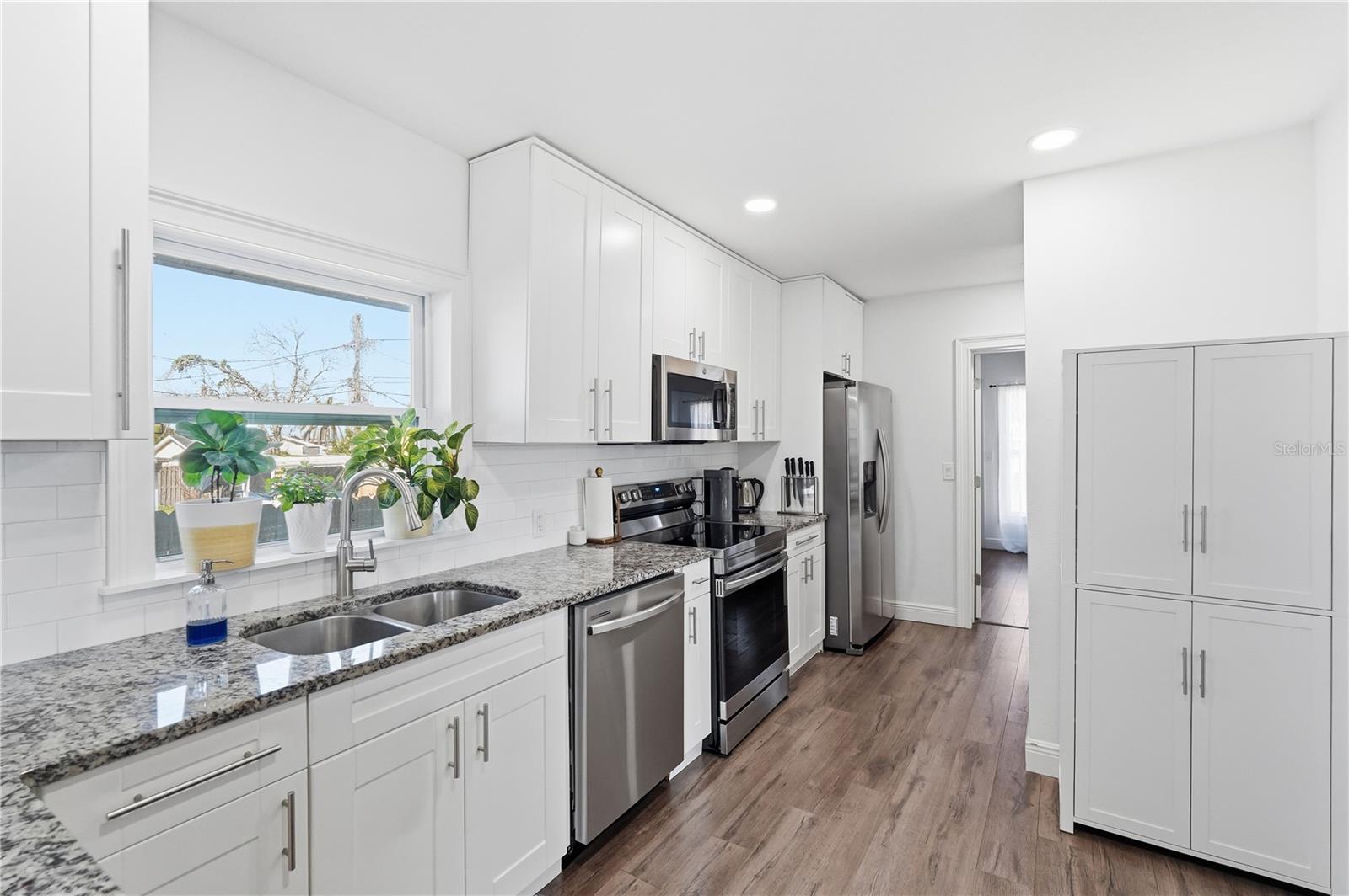 HIGHLAND GROVES - Residential