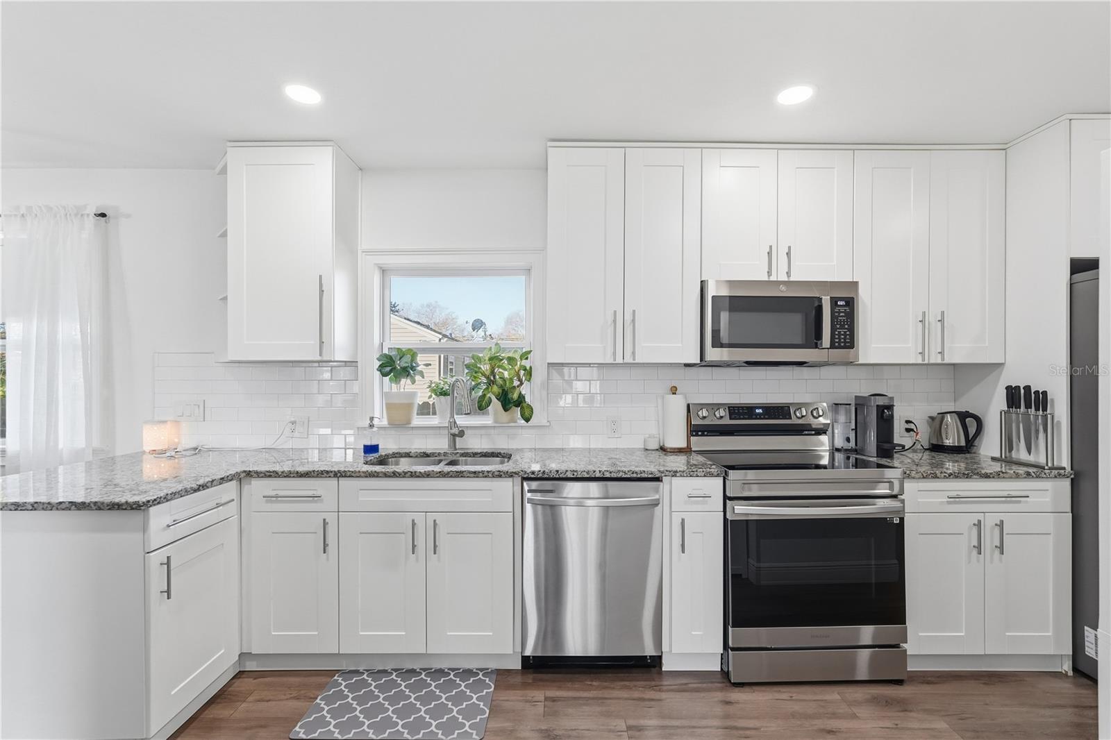 HIGHLAND GROVES - Residential