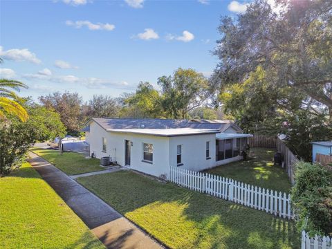 A home in PALM HARBOR