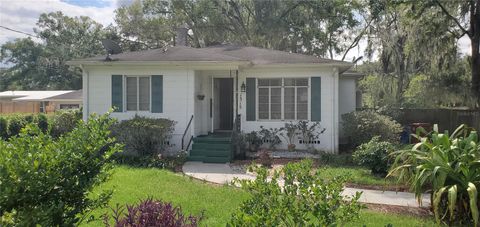 A home in PLANT CITY