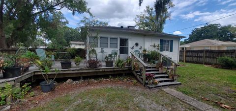 A home in PLANT CITY