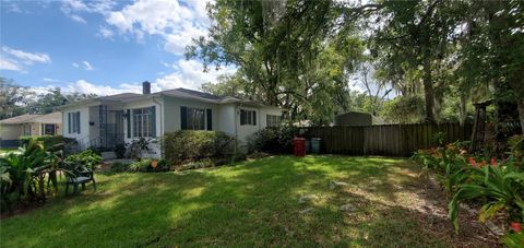 A home in PLANT CITY